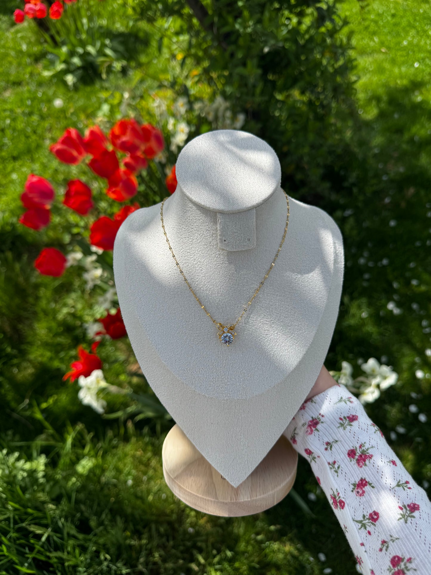 Bow Necklace