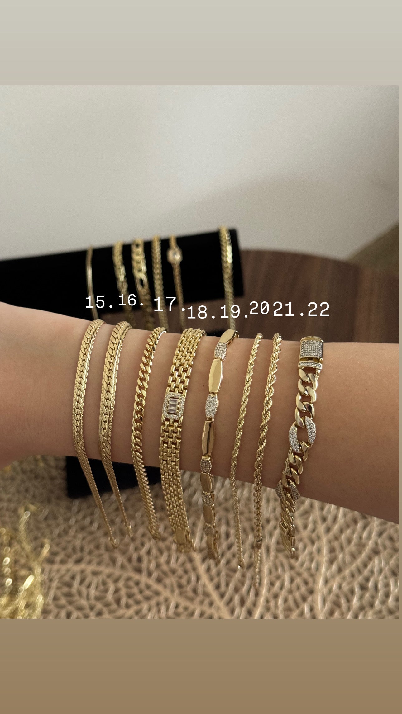 Bracelets te flakruar ne ari