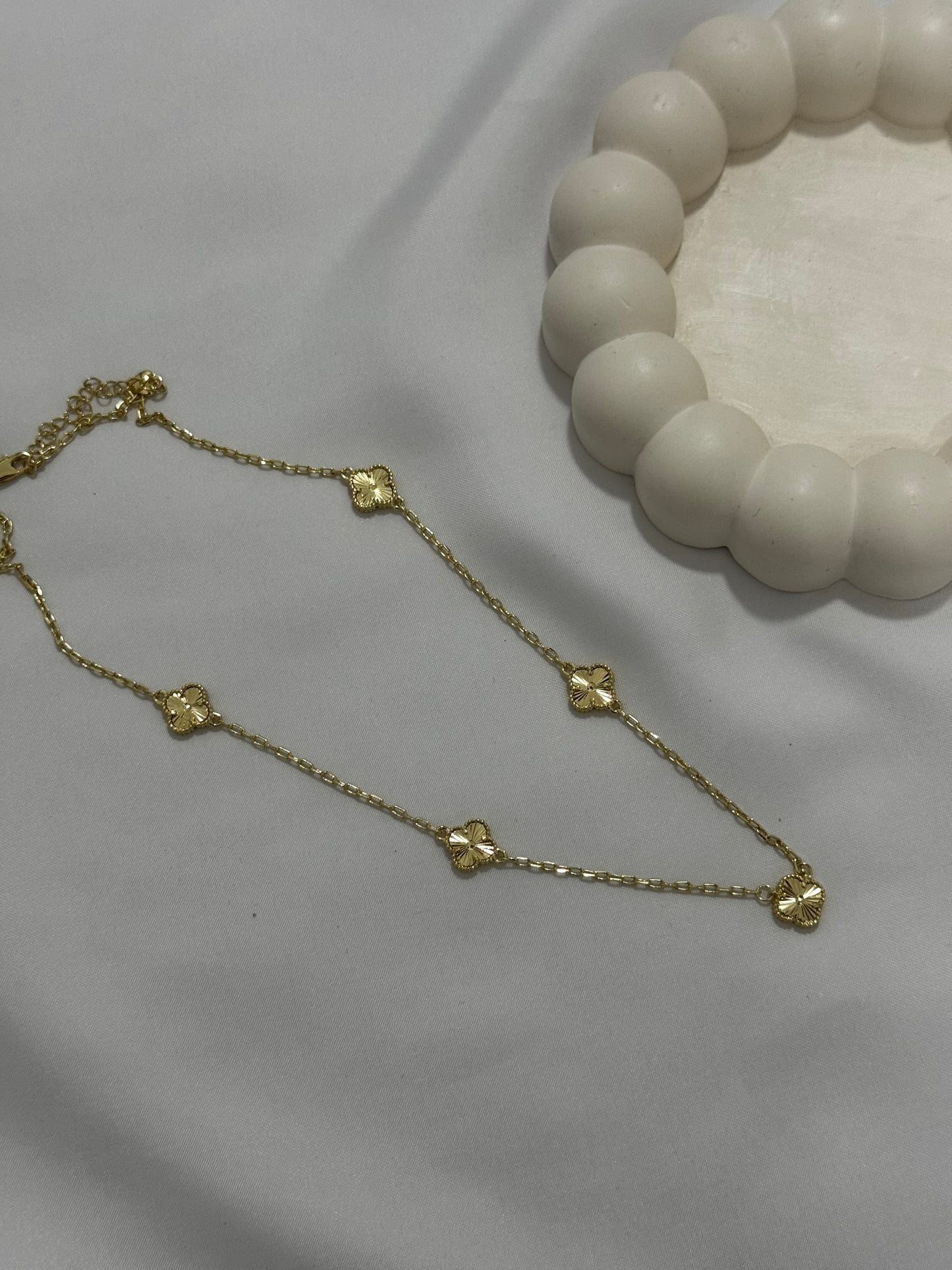 Leaf clover necklace