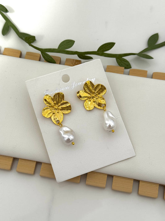 Flower and Pearls Earrings