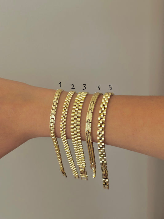 Byzylyke te flakruar ne ari-Bracelets