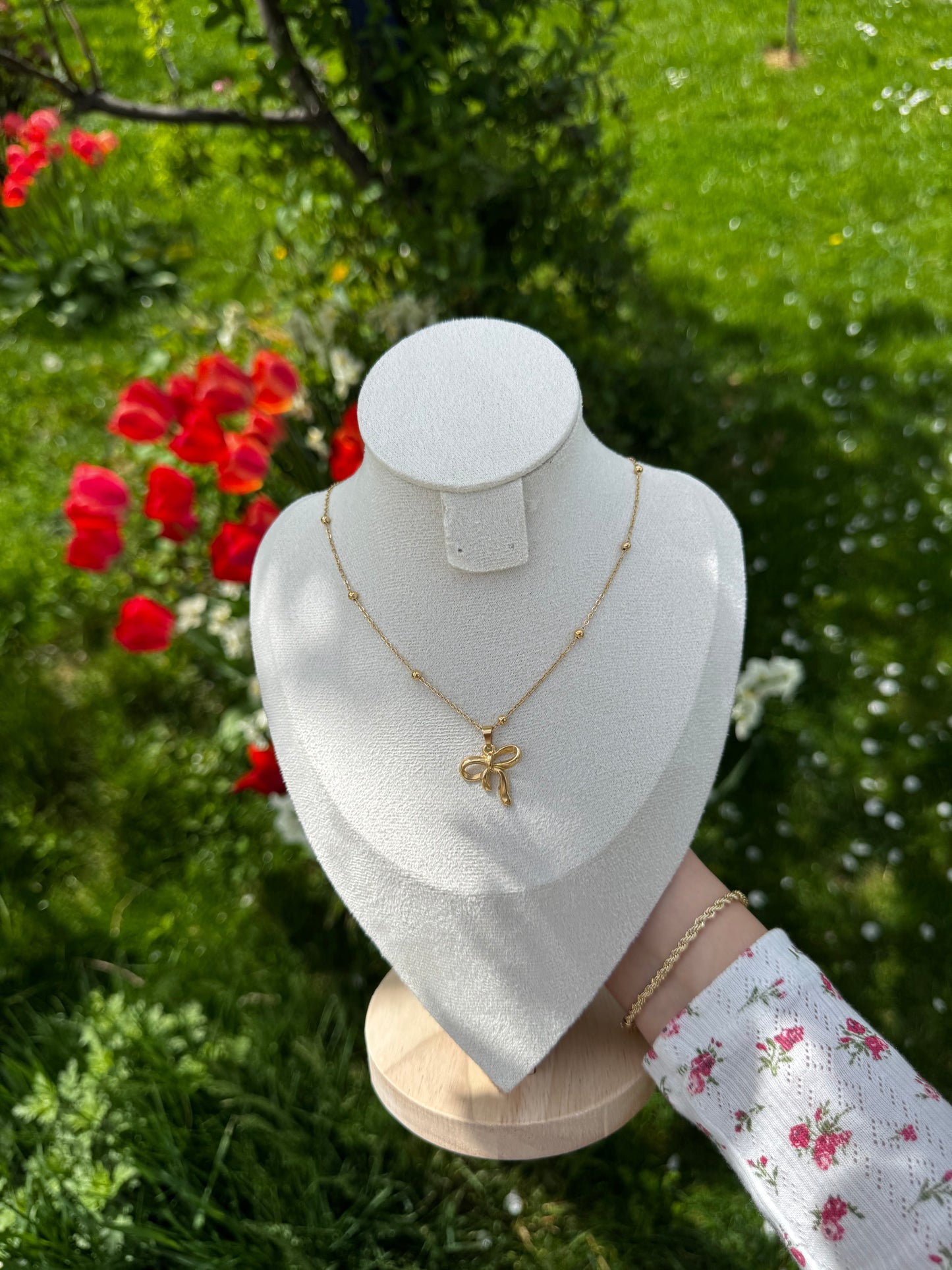 Bow Necklace