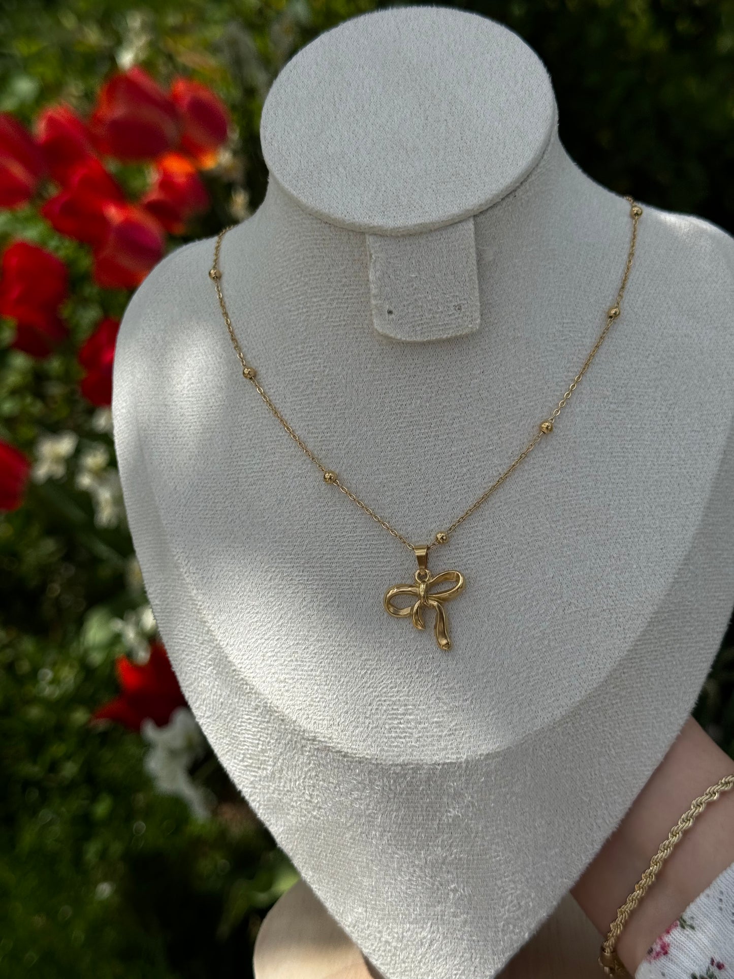 Bow Necklace