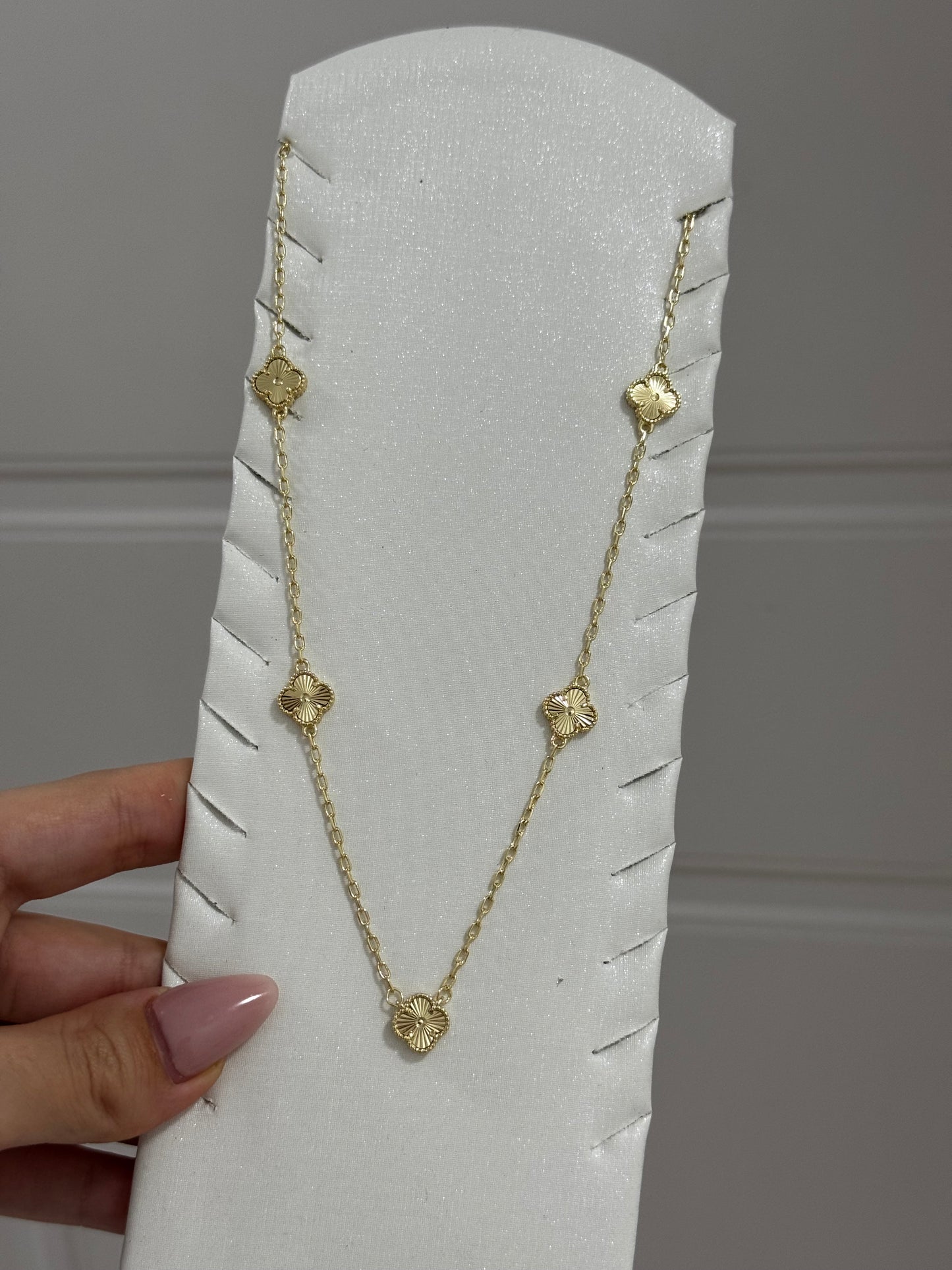 Leaf clover necklace